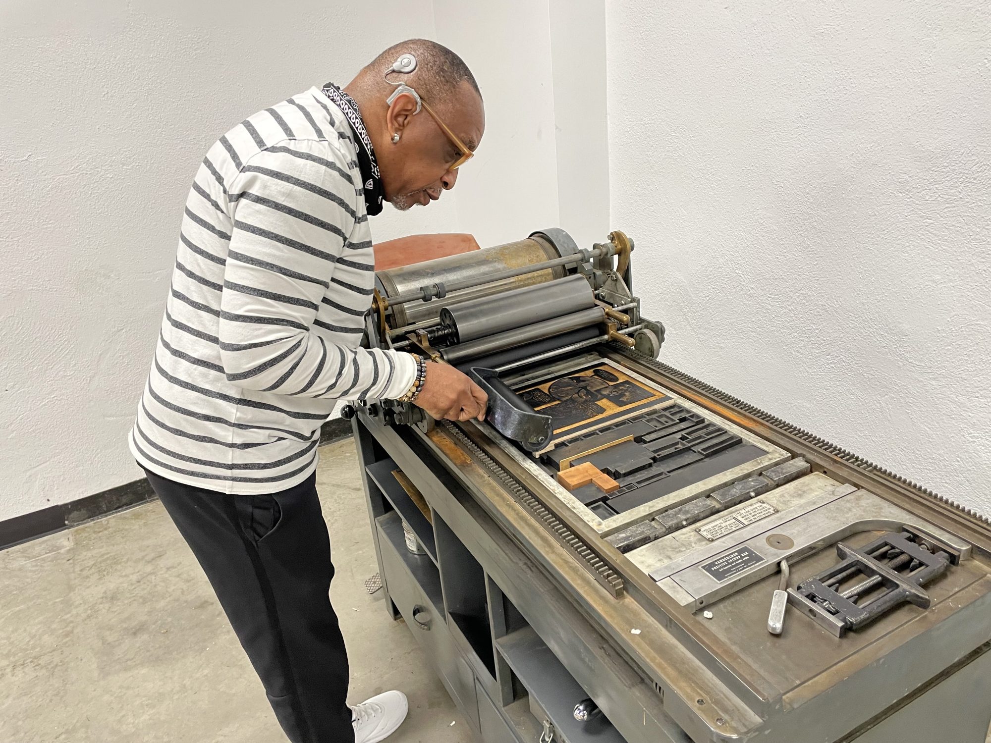 Carl Wilson taught a letterpress printing workshop at the CABIN. He also gave an artist lecture in the Organ Recital Hall at the University Center for the Arts in conjunction with exhibition of his work, Dead & Lost in Detroit. Carl Wilson is known for his stark black and white linocut prints.